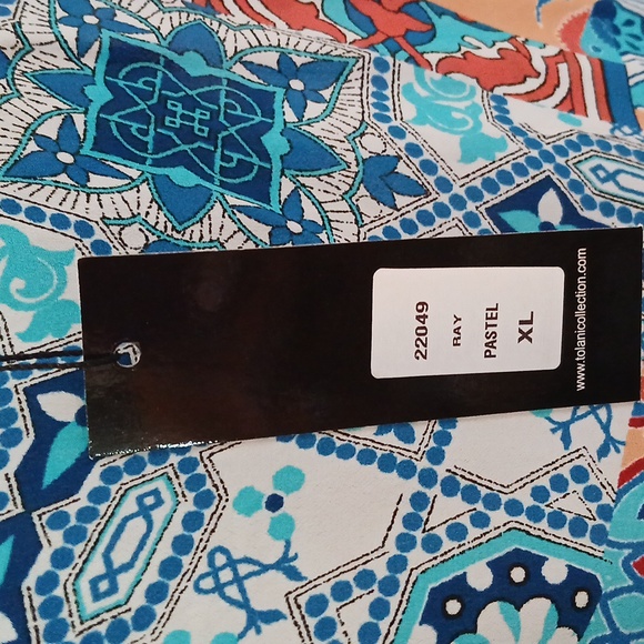 Tolani Ray Pastel Top - Picture 6 of 7